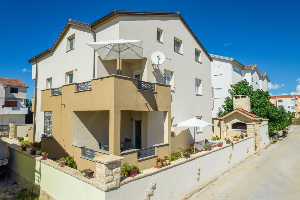 Apartments Nella Привлака Экстерьер фото