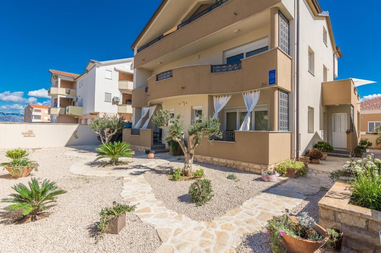 Apartments Nella Привлака Экстерьер фото