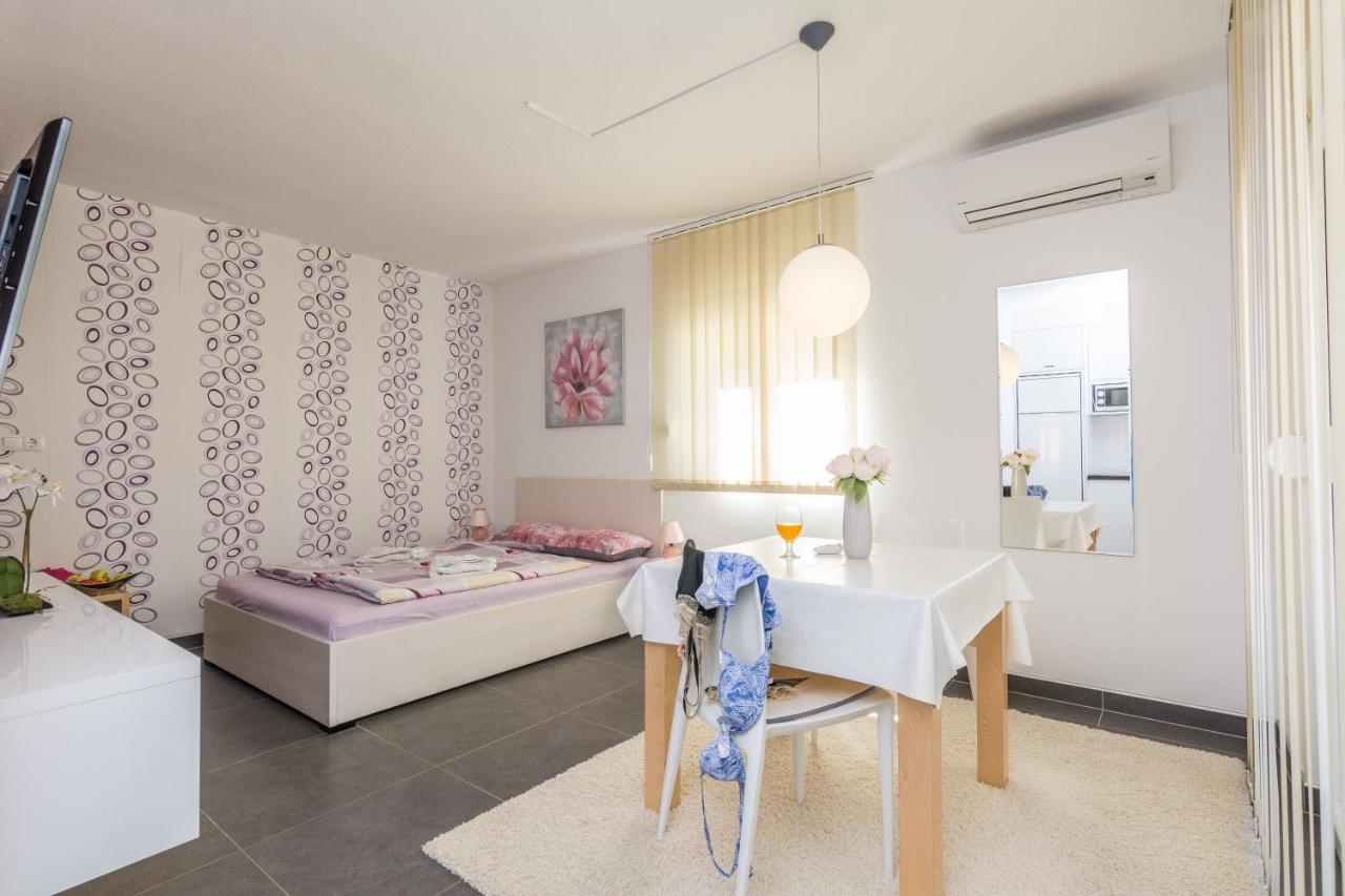 Apartments Nella Привлака Экстерьер фото