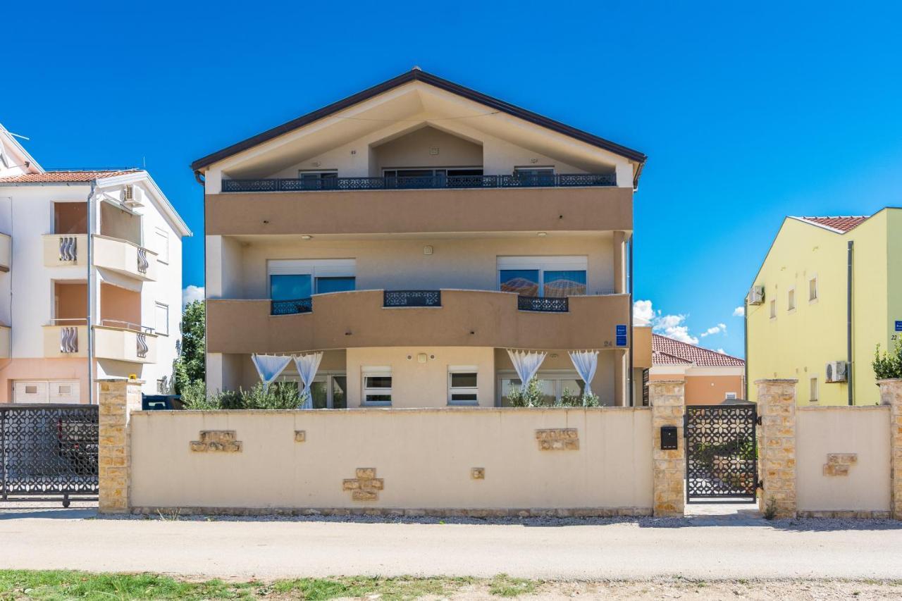 Apartments Nella Привлака Экстерьер фото